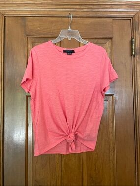 Social Standard by Sanctuary Women’s Coral Knot Front Tee Size XL May run small.